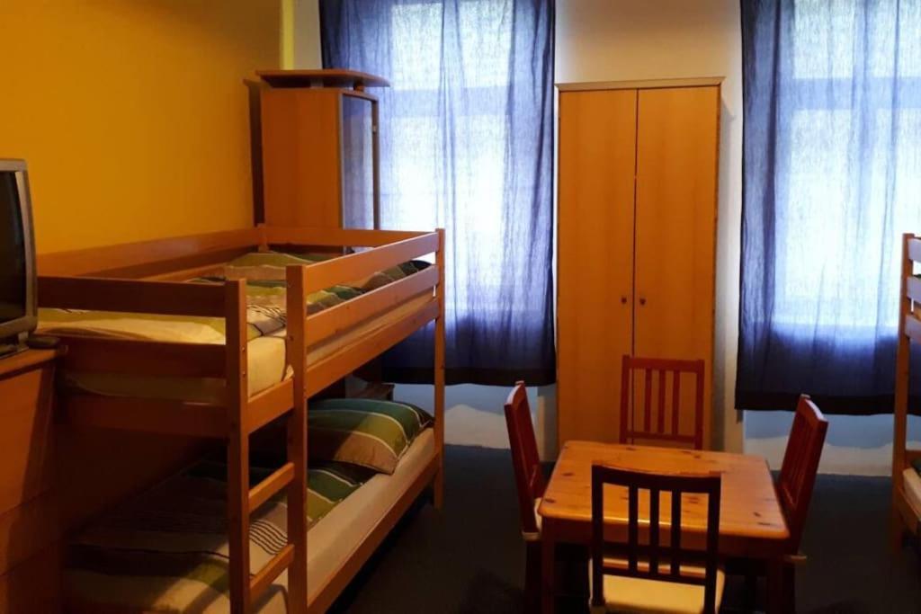 Simple Apartment 10 Minutes To Downtown Вена Экстерьер фото